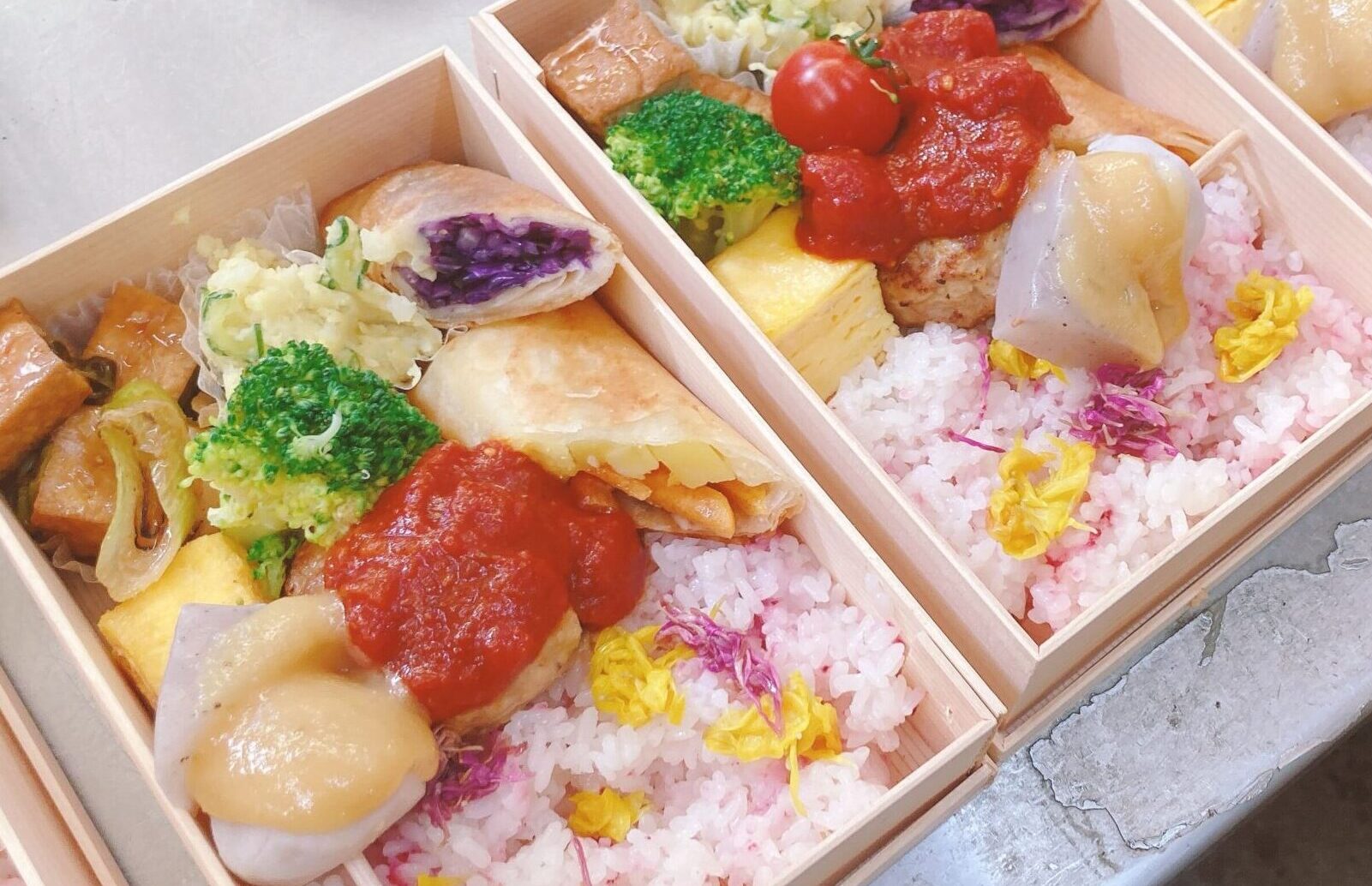 新しい村のお弁当「村弁」の写真